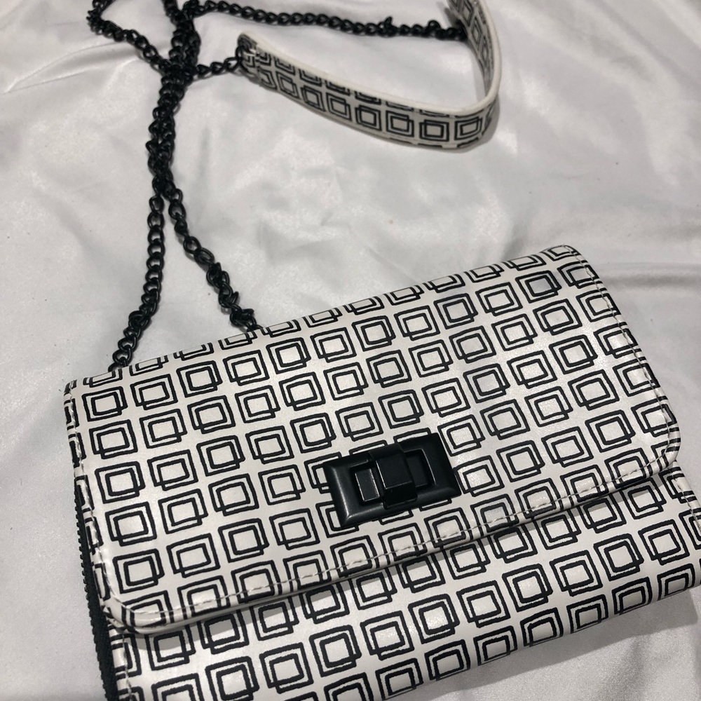 Black and white patterned clutch purse